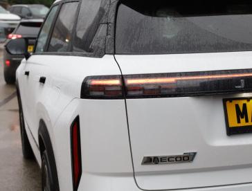 SPOTICAR Jaecoo 7 J7 1.5t Shs 18.3kwh Luxury Auto Euro 6 (s/s) 5dr Used Car - Suv Plug-in Hybrid White - Oldham - 1200577375_3