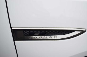 SPOTICAR Jaguar E-pace 2.0 D150 R-dynamic S Euro 6 (s/s) 5dr Used Car - Suv Diesel White - Ballymena County Antrim - 1200633949_3