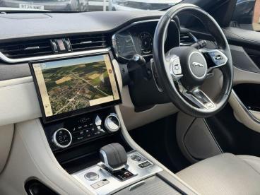 SPOTICAR Jaguar F-pace 2.0 P400e 17.1kwh R-dynamic Black Auto Awd Euro 6 Used Car - Suv Plug-in Hybrid White - Billinghay - 1200589319_5