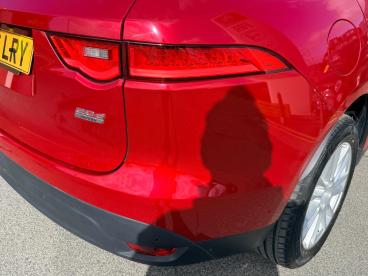 SPOTICAR Jaguar F-pace 2.0 D180 Portfolio Auto Awd Euro 6 (s/s) 5dr Used Car - Suv Diesel Red - Wakefield - 1200590132_5