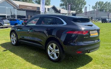 SPOTICAR Jaguar F-pace 2.0 D180 Portfolio Auto Awd Euro 6 (s/s) 5dr Used Car - Suv Diesel Black - Darlington - 1200604622_3