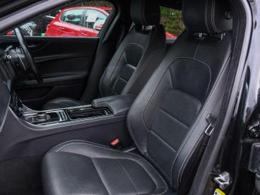 SPOTICAR Jaguar Xe 2.0i R-sport Auto Euro 6 (s/s) 4dr Used Car - Saloon Petrol Black - Hinckley - 1200608646_4
