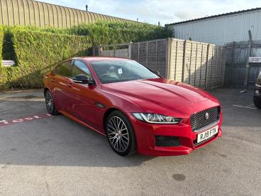 SPOTICAR Jaguar Xe 2.0d Landmark Auto Euro 6 (s/s) 4dr Used Car - Saloon Diesel Red - Salisbury - 500643979_2