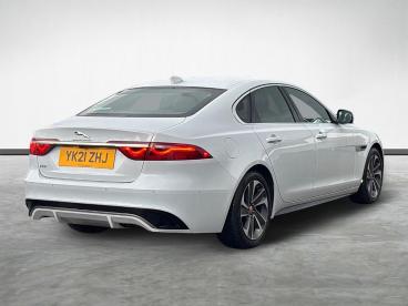 SPOTICAR Jaguar Xf 2.0 P250i R-dynamic S Auto Euro 6 (s/s) 4dr Used Car - Saloon Petrol White - Northallerton - 1200573031_3