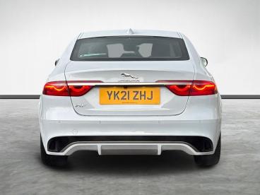 SPOTICAR Jaguar Xf 2.0 P250i R-dynamic S Auto Euro 6 (s/s) 4dr Used Car - Saloon Petrol White - Northallerton - 1200573031_4