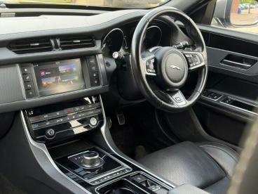 SPOTICAR Jaguar Xf 2.0i R-sport Auto Euro 6 (s/s) 4dr Used Car - Saloon Petrol Grey - Billinghay - 1200624897_3