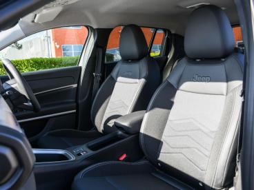 SPOTICAR Jeep Avenger 54kwh Summit Auto 5dr Used Car - Suv Electric Grey - Nuneaton - 1200546458_5