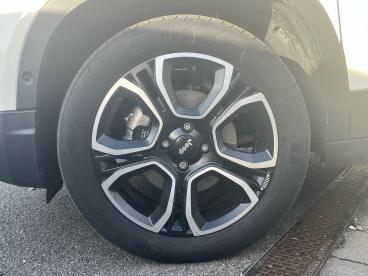 SPOTICAR Jeep Avenger 54kwh Summit Auto 5dr Used Car - Suv Electric White - Swindon - 1200547548_5