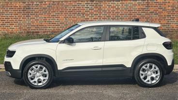 SPOTICAR Jeep Avenger 54kwh Altitude Auto 5dr Used Car - Suv Electric White - Hemel Hempstead - 600573596_4