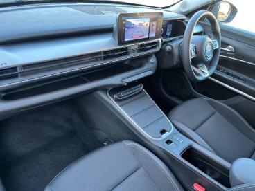 SPOTICAR Jeep Avenger 54kwh Summit Auto 5dr Used Car - Suv Electric White - Horsham - 1200580365_2