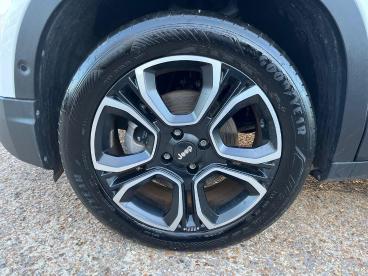 SPOTICAR Jeep Avenger 54kwh Summit Auto 5dr Used Car - Suv Electric White - Horsham - 1200580365_5