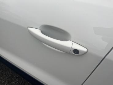 SPOTICAR Jeep Avenger 54kwh Summit Auto 5dr Used Car - Suv Electric White - Kidlington - 1200582457_5