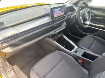SPOTICAR Jeep Avenger 54kwh Summit Auto 5dr Used Car - Suv Electric Yellow - Horsham - 1200605915_2