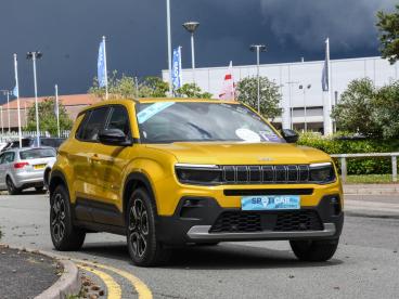 SPOTICAR Jeep Avenger 54kwh E-summit Auto 5dr Used Car - Suv Electric Yellow - Nuneaton - 1200609251_1