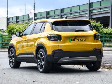 SPOTICAR Jeep Avenger 54kwh E-summit Auto 5dr Used Car - Suv Electric Yellow - Nuneaton - 1200609251_2