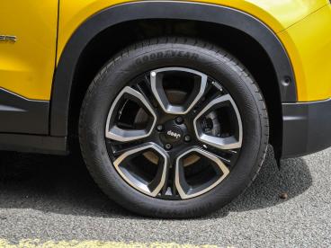 SPOTICAR Jeep Avenger 54kwh E-summit Auto 5dr Used Car - Suv Electric Yellow - Nuneaton - 1200609251_4