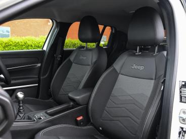 SPOTICAR Jeep Avenger 1.2 Summit Euro 6 (s/s) 5dr Used Car - Suv Petrol White - Nuneaton - 1200610796_5