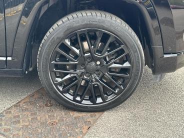 SPOTICAR Jeep Compass 1.3 Gse T4 11.4kwh S Auto 4xe Euro 6 (s/s) 5dr Used Car - Suv Plug-in Hybrid Black - Swindon - 1200545928_3