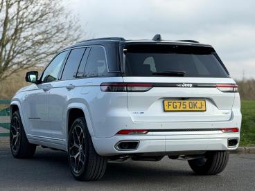 SPOTICAR Jeep Grand Cherokee 2.0 17.3kwh Summit Reserve Auto 4xe Euro 6 (s/s) 5 Used Car - Suv Plug-in Hybrid White - Balsall Common - 1200579400_4