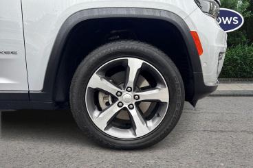 SPOTICAR Jeep Grand Cherokee 2.0 17.3kwh Limited Auto 4xe Euro 6 (s/s) 5dr Used Car - Suv Plug-in Hybrid Silver - Southampton - 1200609612_5