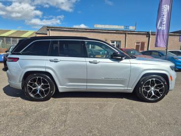 SPOTICAR Jeep Grand Cherokee 2.0 17.3kwh Summit Reserve Auto 4xe Euro 6 (s/s) 5 Used Car - Suv Plug-in Hybrid Multicolour - Forfar - 1200639403_4