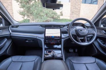 SPOTICAR Jeep Grand Cherokee 2.0 17.3kwh Limited Auto 4xe Euro 6 (s/s) 5dr Used Car - Suv Plug-in Hybrid Black - Nuneaton - 1200641015_3