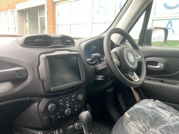 SPOTICAR Jeep Renegade 1.3 Gse T4 11.4kwh Upland Auto 4xe Euro 6 (s/s) 5d Used Car - Suv Plug-in Hybrid Grey - Southampton - 1200544849_2