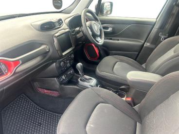 SPOTICAR Jeep Renegade 1.3 Gse T4 11.4kwh Trailhawk Auto 4xe Euro 6 (s/s) Used Car - Suv Plug-in Hybrid White - Wallsend - 1200590082_3