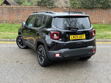 SPOTICAR Jeep Renegade 1.3 Gse T4 11.4kwh Upland Auto 4xe Euro 6 (s/s) 5d Used Car - Suv Plug-in Hybrid Black - Hemel Hempstead - 600595459_4