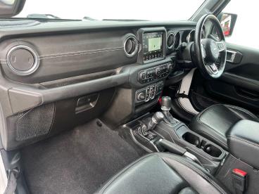 SPOTICAR Jeep Wrangler 2.0 Gme Sahara Auto 4wd Euro 6 (s/s) 4dr Used Car - Suv Petrol White - Horsham - 1200575602_2