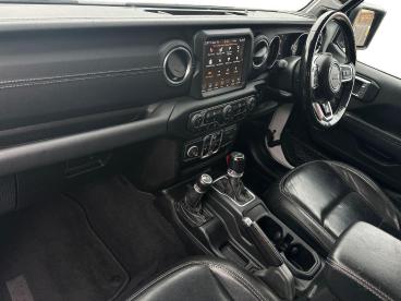 SPOTICAR Jeep Wrangler 2.0 Gme Overland Auto 4wd Euro 6 (s/s) 4dr Used Car - Suv Petrol White - Horsham - 1200621705_3