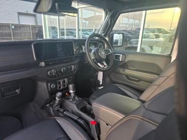 SPOTICAR Jeep Wrangler 2.0 Gme Sahara Auto 4wd Euro 6 (s/s) 4dr Used Car - Suv Petrol White - Kings Lynn - 1200622210_4