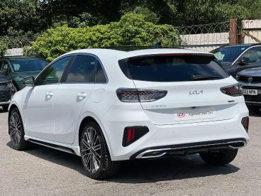 SPOTICAR Kia Ceed Cee-d 1.5 T-gdi Gt-line S Dct Euro 6 (s/s) 5dr Used Car - Saloon Petrol White - Pontypridd - 1200529551_5