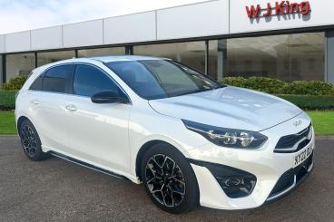 SPOTICAR Kia Ceed Cee-d 1.5 T-gdi Gt-line Euro 6 (s/s) 5dr Used Car - Saloon Petrol White - Dartford - 1200551468_1