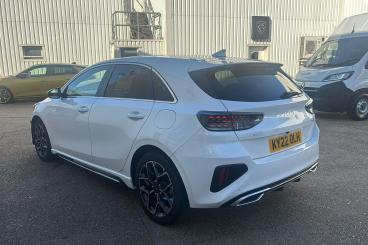 SPOTICAR Kia Ceed Cee-d 1.5 T-gdi Gt-line Euro 6 (s/s) 5dr Used Car - Saloon Petrol White - Dartford - 1200551468_2