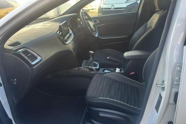 SPOTICAR Kia Ceed Cee-d 1.5 T-gdi Gt-line Euro 6 (s/s) 5dr Used Car - Saloon Petrol White - Dartford - 1200551468_3