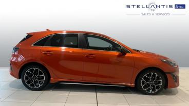 SPOTICAR Kia Ceed Cee-d 1.5 T-gdi Gt-line Euro 6 (s/s) 5dr Used Car - Saloon Petrol Orange - West London - 1200555430_2
