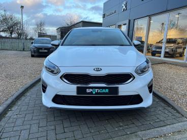 SPOTICAR Kia Ceed Cee-d 1.0 T-gdi 3 Euro 6 (s/s) 5dr Used Car - Saloon Petrol White - Ryde - 1200565501_2