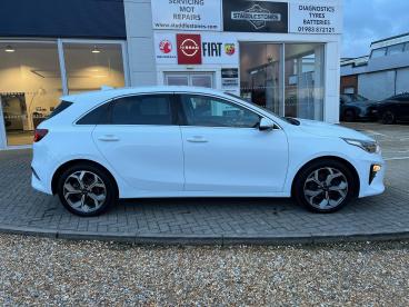 SPOTICAR Kia Ceed Cee-d 1.0 T-gdi 3 Euro 6 (s/s) 5dr Used Car - Saloon Petrol White - Ryde - 1200565501_3