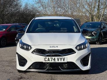 SPOTICAR Kia Ceed Cee-d 1.5 T-gdi Gt-line Dct Euro 6 (s/s) 5dr Used Car - Saloon Petrol White - Pontypridd - 1200578692_2