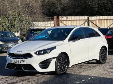 SPOTICAR Kia Ceed Cee-d 1.5 T-gdi Gt-line Dct Euro 6 (s/s) 5dr Used Car - Saloon Petrol White - Pontypridd - 1200578692_3