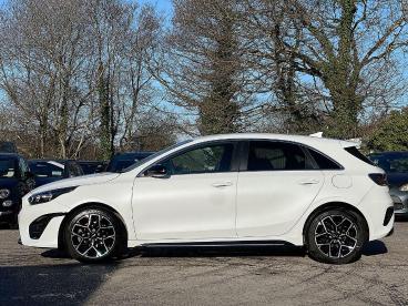 SPOTICAR Kia Ceed Cee-d 1.5 T-gdi Gt-line Dct Euro 6 (s/s) 5dr Used Car - Saloon Petrol White - Pontypridd - 1200578692_4