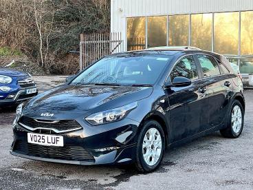 SPOTICAR Kia Ceed Cee-d 1.5 T-gdi 2 Euro 6 (s/s) 5dr Used Car - Saloon Petrol Black - Pontypridd - 1200581585_3