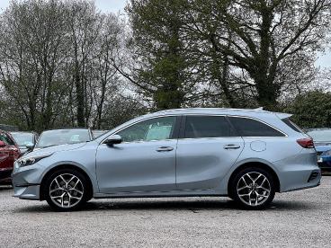 SPOTICAR Kia Ceed Cee-d 1.5 T-gdi 3 Sportswagon Euro 6 (s/s) 5dr Used Car - Estate Petrol Silver - Pontypridd - 1200591345_4