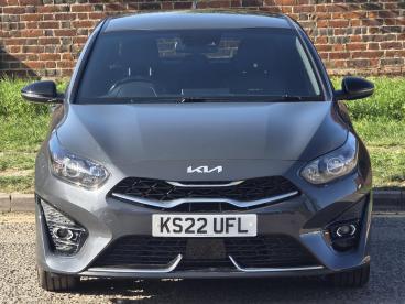 SPOTICAR Kia Ceed Cee-d 1.5 T-gdi Gt-line Euro 6 (s/s) 5dr Used Car - Saloon Petrol Grey - Hemel Hempstead - 1200598512_2