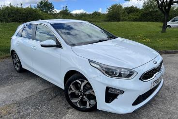 SPOTICAR Kia Ceed  Used Car - Saloon Diesel White - Bridgend - 1200603753_1