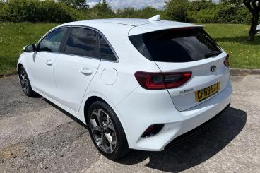 SPOTICAR Kia Ceed  Used Car - Saloon Diesel White - Bridgend - 1200603753_3