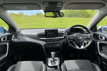 SPOTICAR Kia Ceed  Used Car - Saloon Diesel White - Bridgend - 1200603753_4