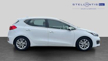 SPOTICAR Kia Ceed Cee-d 1.6 Crdi 2 Dct Euro 6 (s/s) 5dr Used Car - Saloon Diesel White - Stockport - 1200615711_2