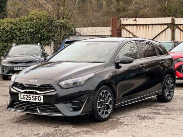 SPOTICAR Kia Ceed Cee-d 1.5 T-gdi Gt-line Euro 6 (s/s) 5dr Used Car - Saloon Petrol Black - Pontypridd - 1200625060_3
